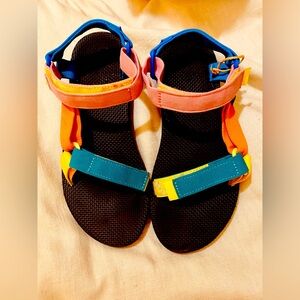 💖 TEVA SIZE 9 OUTDOOR SANDALS RAINBOW💖